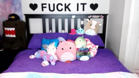 Mackenzie Wolfe online show from December 2025 05:03:01 AM