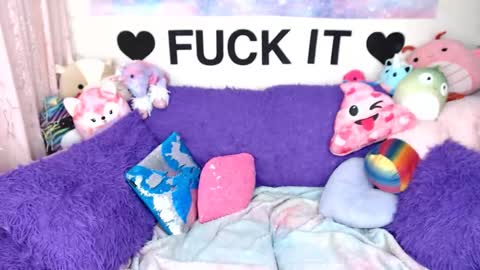 Mackenzie Wolfe online show from February 2026 06:24:01 AM