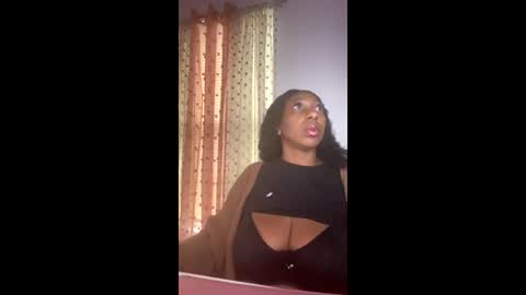 madam_glam online show from December 2025 02:12:02 PM