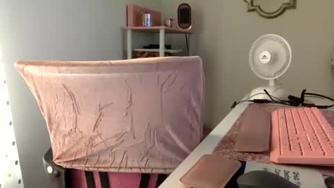 madam_glam online show from April 2026 04:45:02 PM