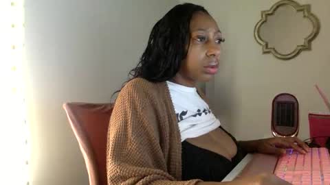 madam_glam online show from April 2026 04:12:01 PM