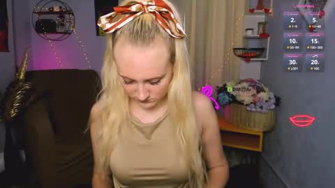 Snapshot of madam_ulis chatting on May 2026 12:22:02 PM Ulis online show from May 2026 12:22:02 PM
