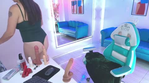 Madame Scarllet  online show from April 2026 01:41:01 PM