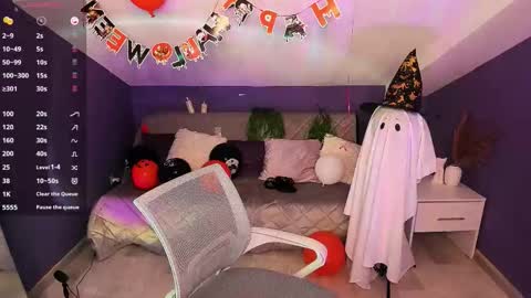 Evelyn online show from November 2025 06:27:01 AM