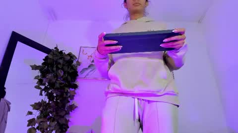 Maddie Ray online show from June 2026 12:05:02 PM