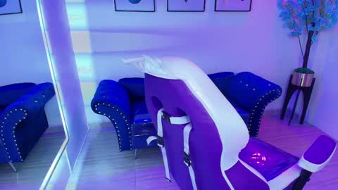 maddie_t18 online show from April 2026 11:37:02 AM