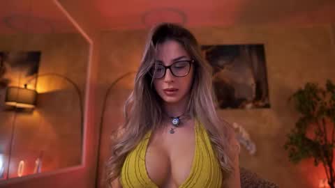 Snapshot of maddiebryggs chatting on May 2026 06:04:02 PM Maddie online show from May 2026 06:04:02 PM