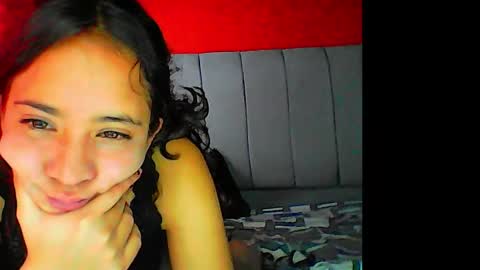 Snapshot of madelainee_buk chatting on December 2024 04:17:01 PM Buk online show from December 2024 04:17:01 PM