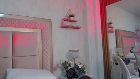 madhison_5 online show from April 2026 12:15:01 PM