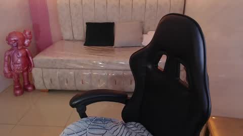 Madhison  online show from September 2025 08:23:02 PM