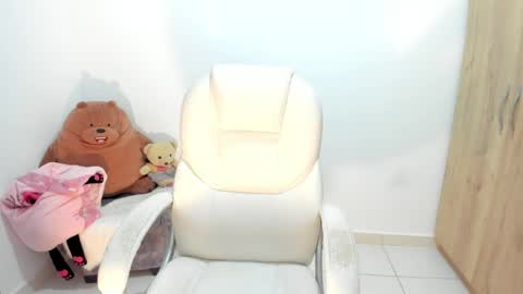 madison montes online show from April 2026 07:52:01 AM