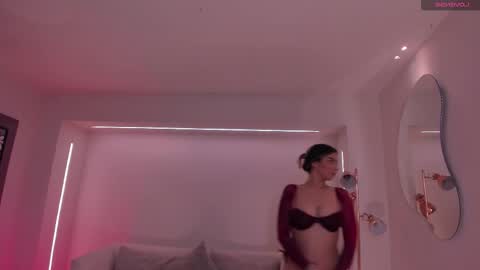 Maddi Collins online show from October 2025 07:16:01 PM