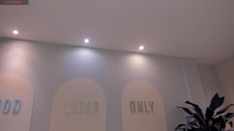 Maddi Collins online show from April 2026 07:55:02 PM