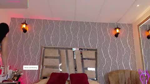    online show from October 2025 01:40:02 PM