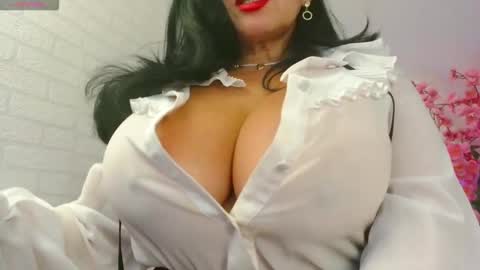 Leena online show from October 2025 06:17:02 PM