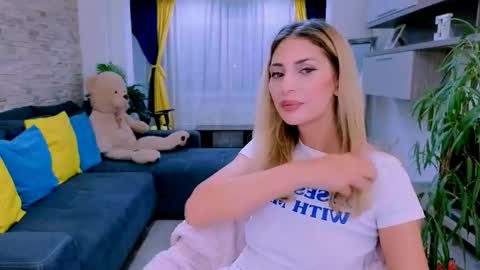 Snapshot of madyeroberts chatting on September 2025 10:57:01 PM Madye Roberts online show from September 2025 10:57:01 PM
