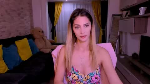 Madye Roberts online show from March 2026 10:25:01 PM