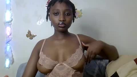 Maee online show from November 2025 03:45:02 PM