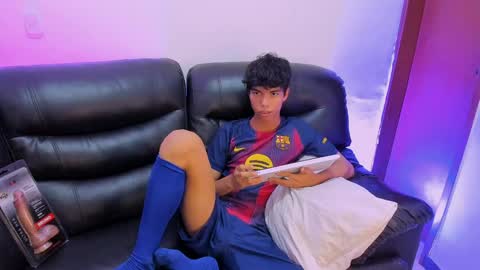 Snapshot of mael_twink chatting on April 2026 06:06:02 PM Mael online show from April 2026 06:06:02 PM