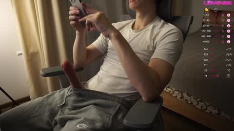 Mike XMaestro 3369 online show from December 2024 03:21:01 PM