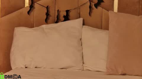 M. online show from October 2025 09:31:02 PM