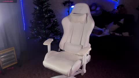 Maevee online show from January 2025 11:00:01 AM