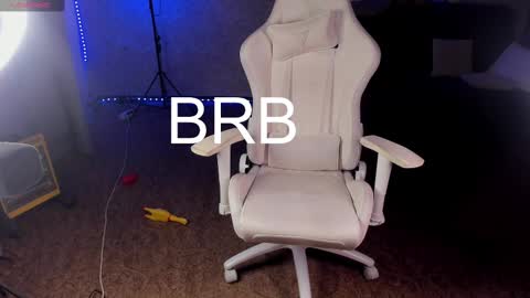 Maevee online show from February 2025 09:56:02 AM