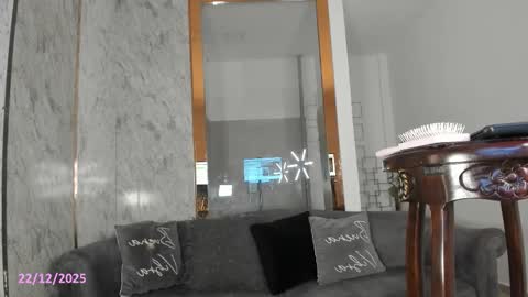 mafearias23 online show from December 2025 01:08:01 PM