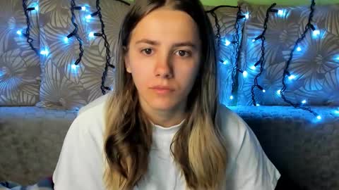 Maggie online show from November 2025 04:33:01 AM