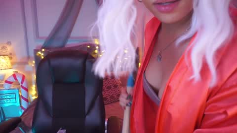 Snapshot of maggietime chatting on December 2024 12:02:01 AM online show from December 2024 12:02:01 AM