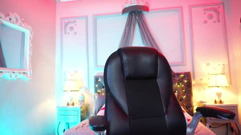 Snapshot of maggietime chatting on December 2024 08:32:01 PM online show from December 2024 08:32:01 PM