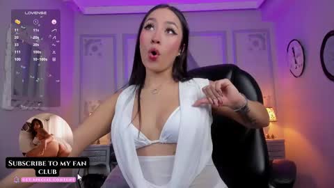 Snapshot of maggietime chatting on February 2025 01:02:01 PM online show from February 2025 01:02:01 PM