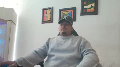 magic_milk23 online show from December 2025 02:11:01 PM