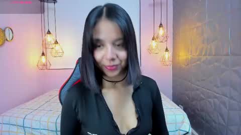Oliviah online show from June 2026 12:07:02 PM