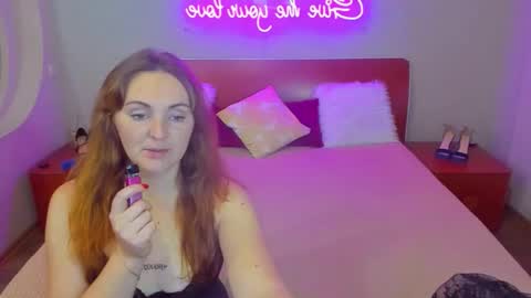 Lili and Bella online show from December 2025 06:15:01 PM