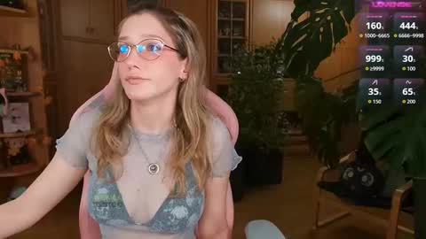 Nicole online show from October 2025 07:46:02 PM