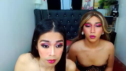 BELLA AND HANA online show from November 2025 02:33:01 PM