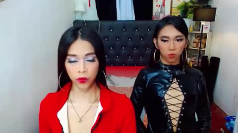 BELLA AND HANA online show from November 2025 01:16:01 AM