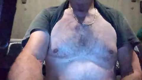 Snapshot of magnit4723 chatting on October 2025 10:27:02 PM magnit4723 online show from October 2025 10:27:02 PM