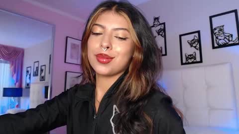 Maia Reficco online show from April 2026 01:58:02 PM