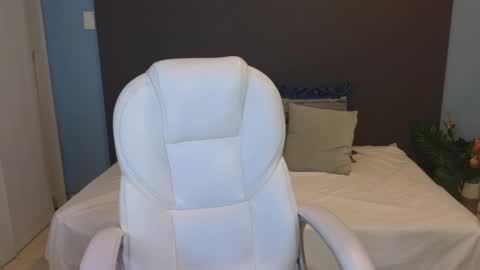 Maiaa Ruiz  online show from January 2025 12:58:01 PM