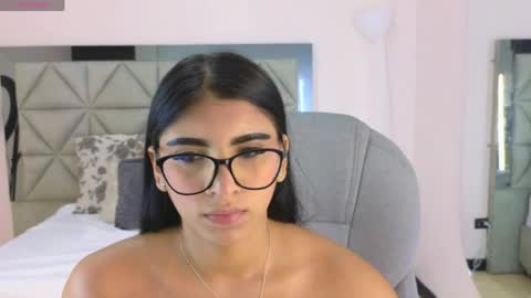 Snapshot of maiaa_ruiz chatting on April 2026 12:43:01 PM Maiaa Ruiz online show from April 2026 12:43:01 PM