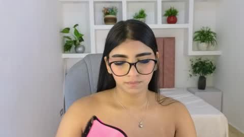 Snapshot of maiaa_ruiz chatting on May 2026 01:30:02 PM Maiaa Ruiz online show from May 2026 01:30:02 PM