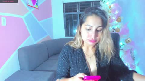 Snapshot of maiaconnor chatting on January 2025 03:35:01 AM online show from January 2025 03:35:01 AM