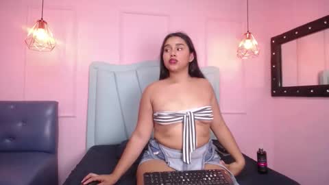 Maia online show from October 2025 10:12:01 PM