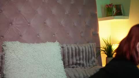  Maia  online show from April 2026 09:42:02 PM