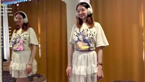 Elina online show from October 2025 09:37:01 AM