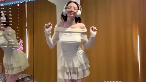 Elina online show from October 2025 08:34:02 AM