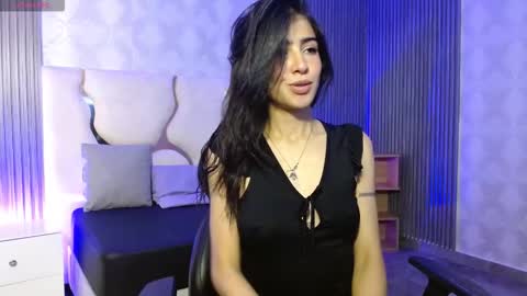 maiily_tay online show from October 2025 12:20:01 PM