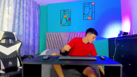 Maikol online show from April 2026 12:19:02 PM